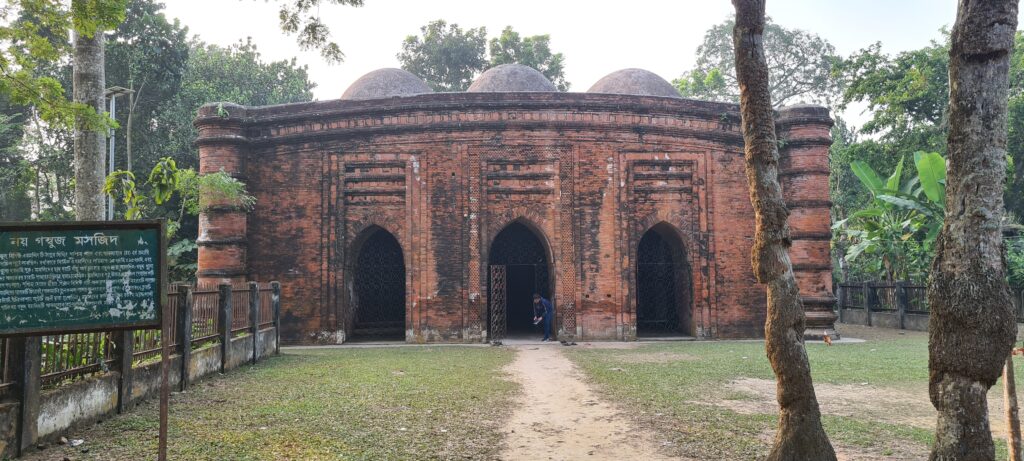 নয় গম্বুজ মসজিদ